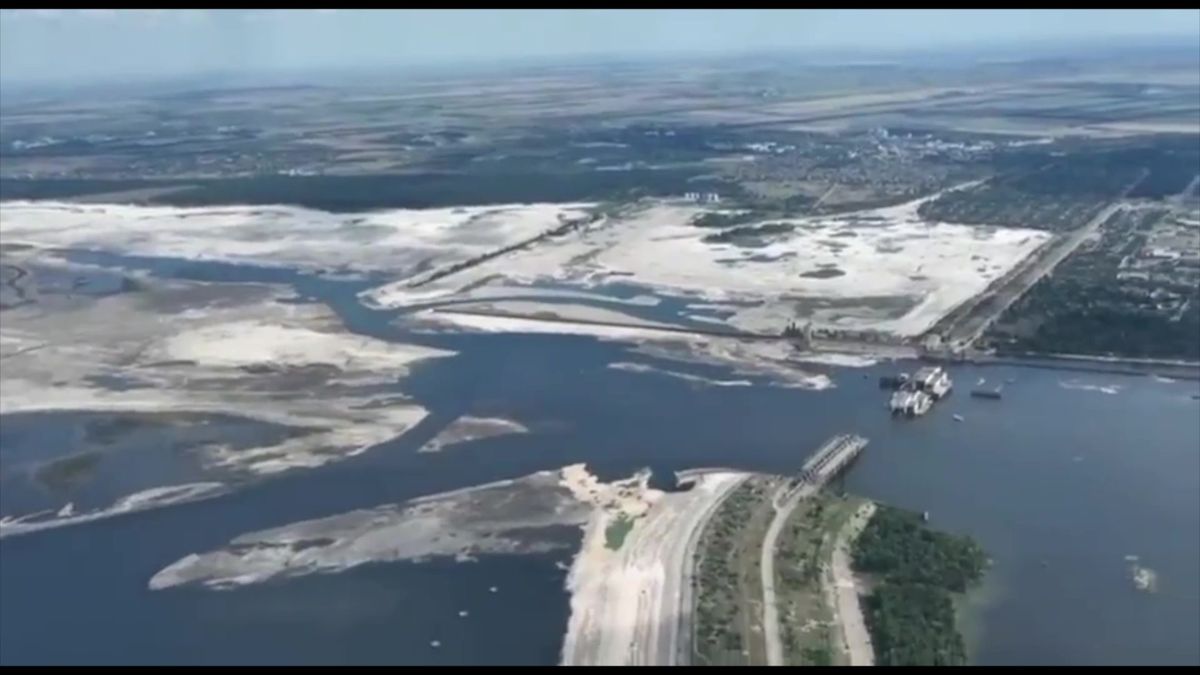 Nové záběry ukazují, jak výrazně ustoupila voda z Kachovské přehrady